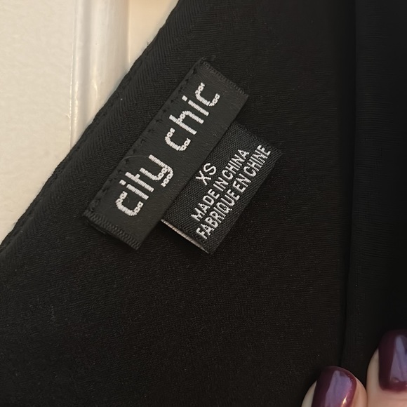 City Chic Little Black Dress w/ gold accent Sz XS/14W - Picture 2 of 3